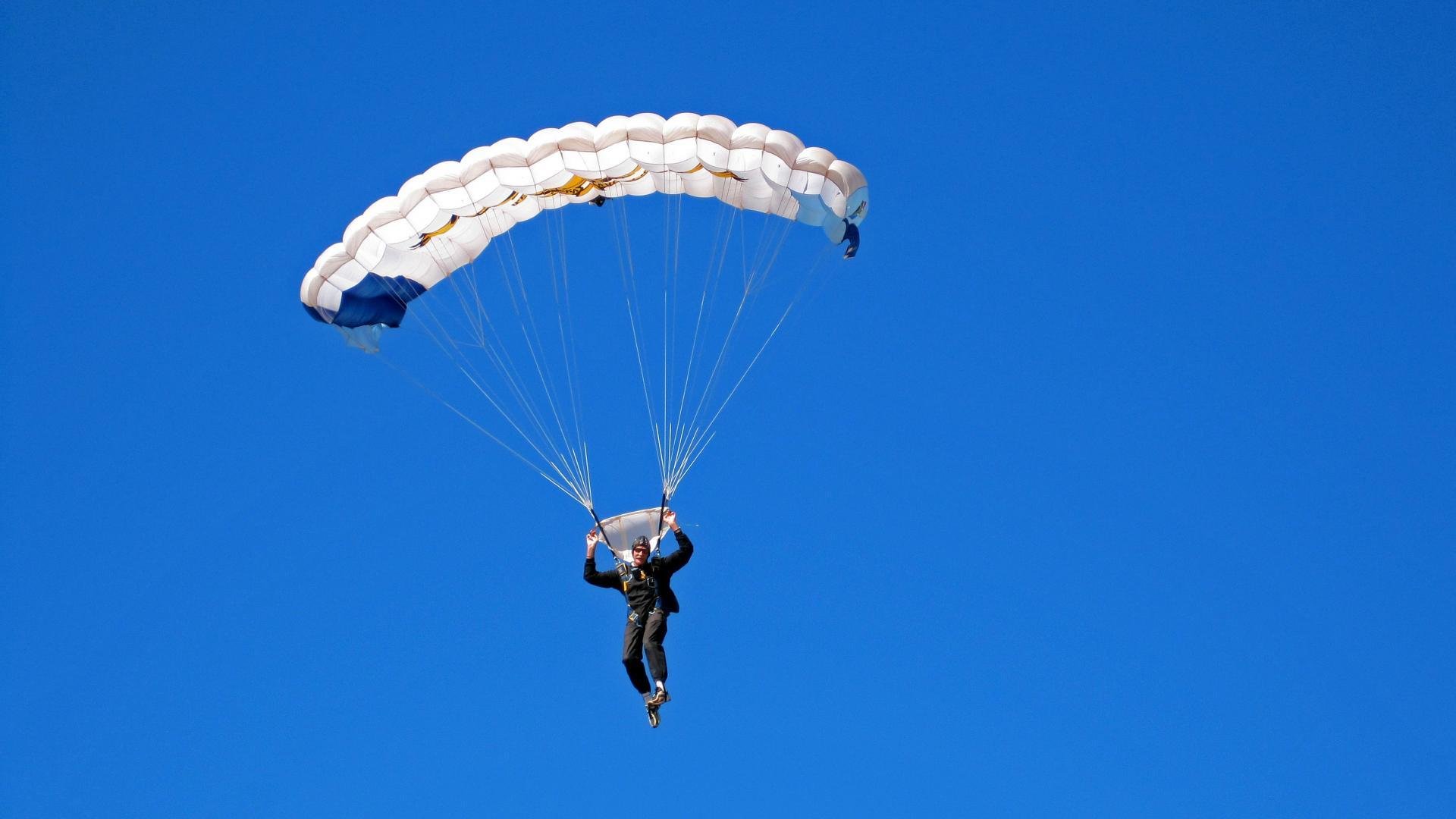 《《英雄联盟》2025年春季更新：新英雄“龙吟”正式上线》，英雄联盟新年版本